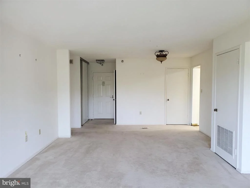 Photo of Unit 1605 at 15101 INTERLACHEN DRIVE