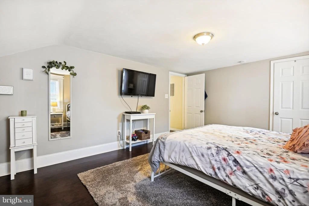 Photo of 607 ALDERSHOT ROAD
