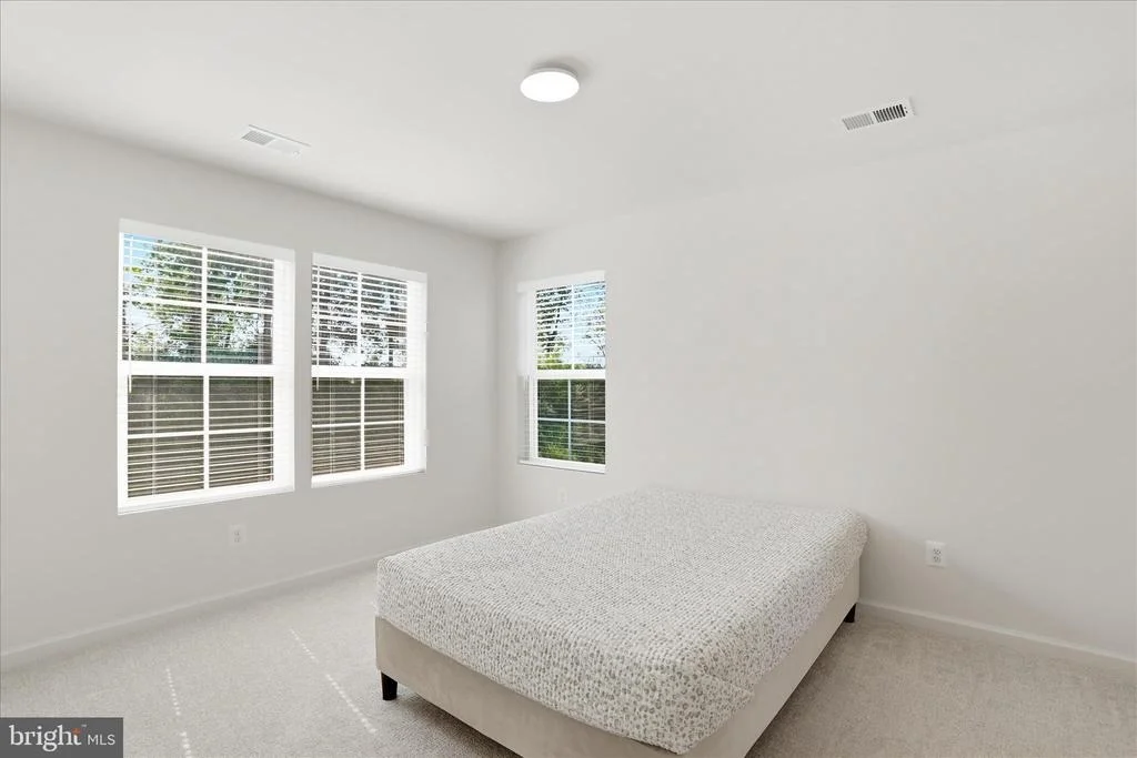 Photo of 462 LUDGATE MANOR