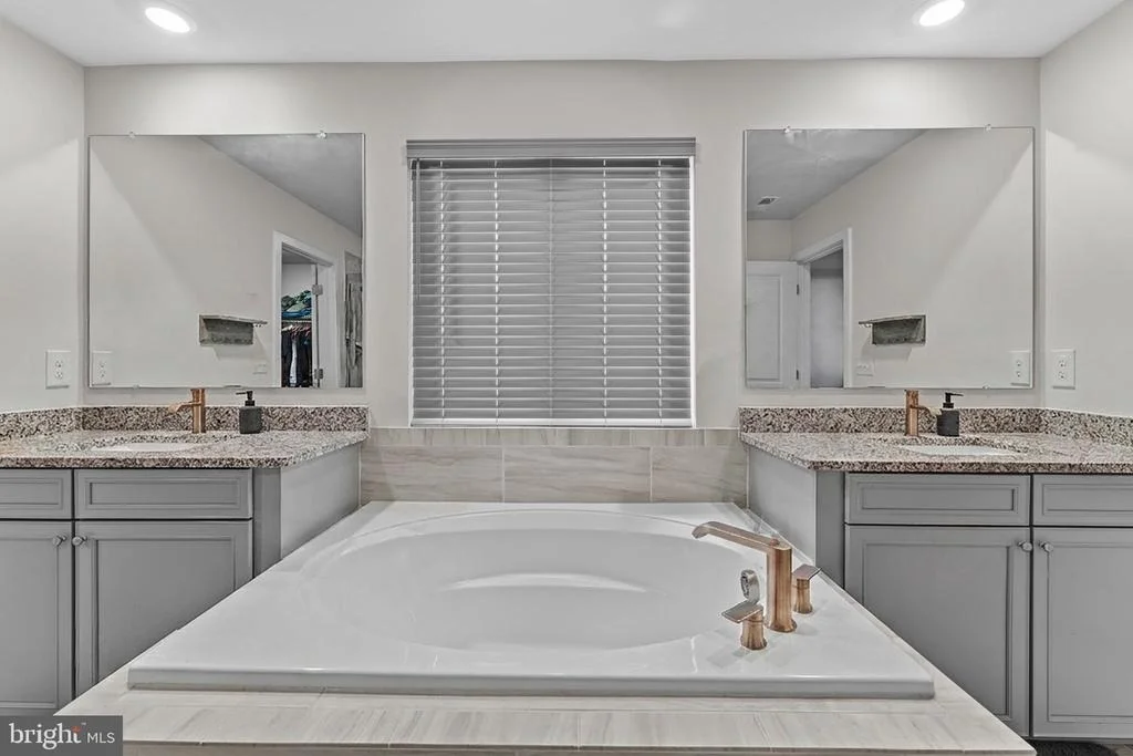 Photo of 5192 NEWPORT CIRCLE