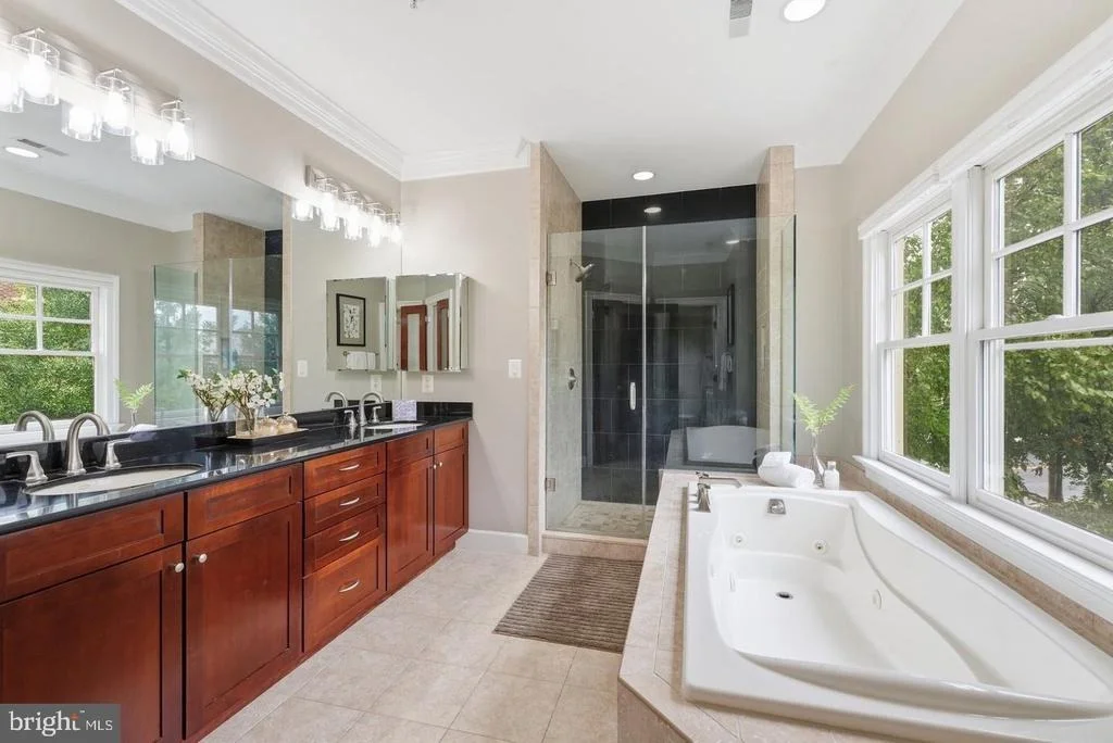 Photo of 4462 MACARTHUR BOULEVARD NW