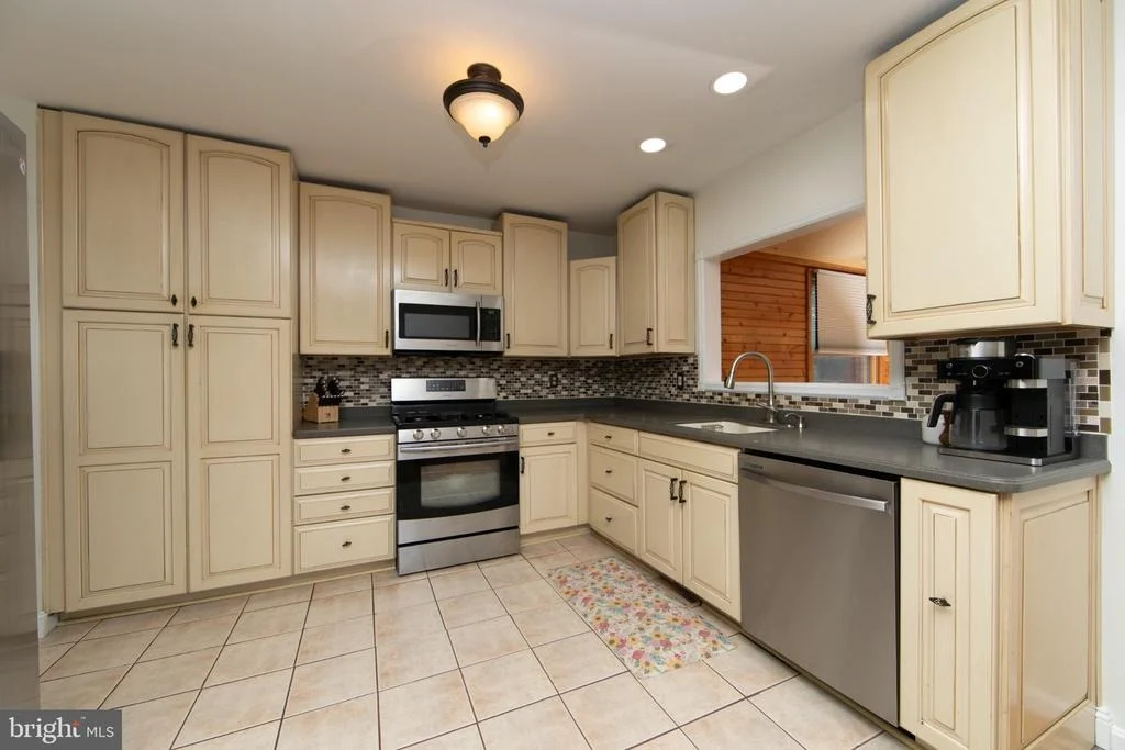Photo of 787 LANCING ROAD