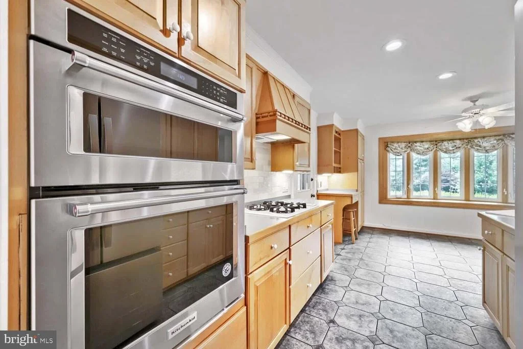 Photo of 852 DIAMOND DRIVE