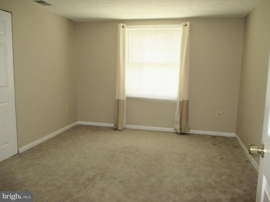 Photo of Unit G at 810 STRATFORD WAY