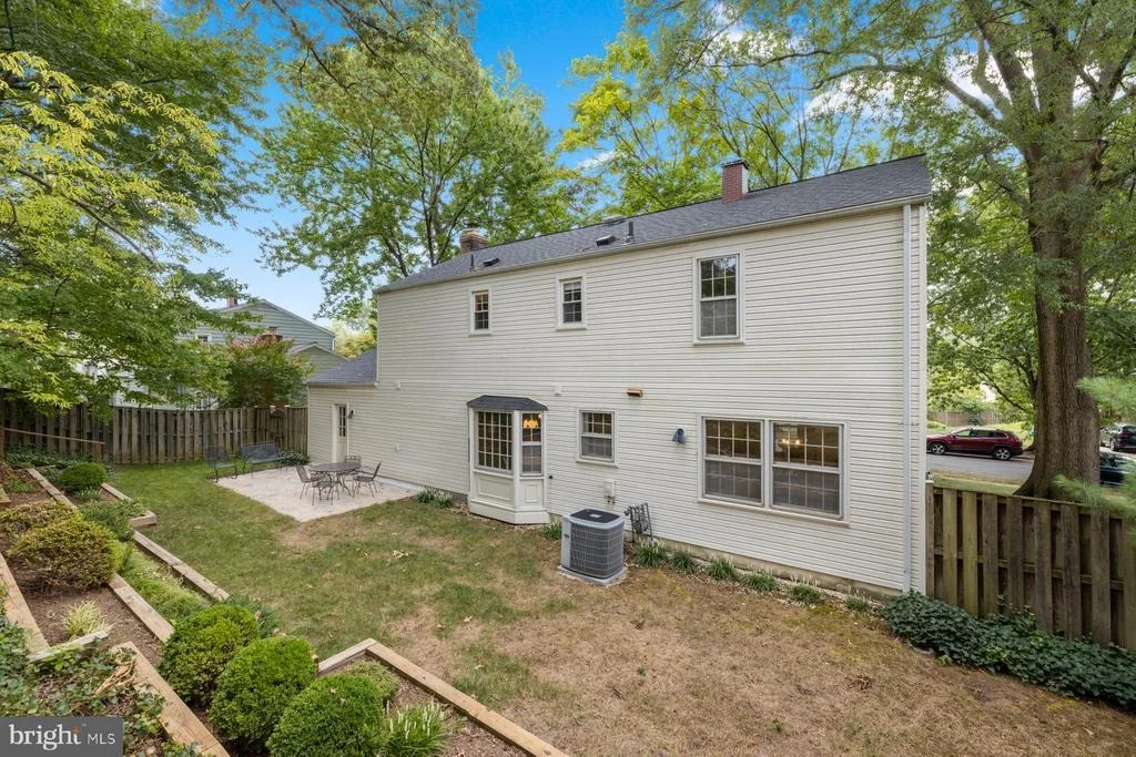 Photo of 8402 MARGO ROAD