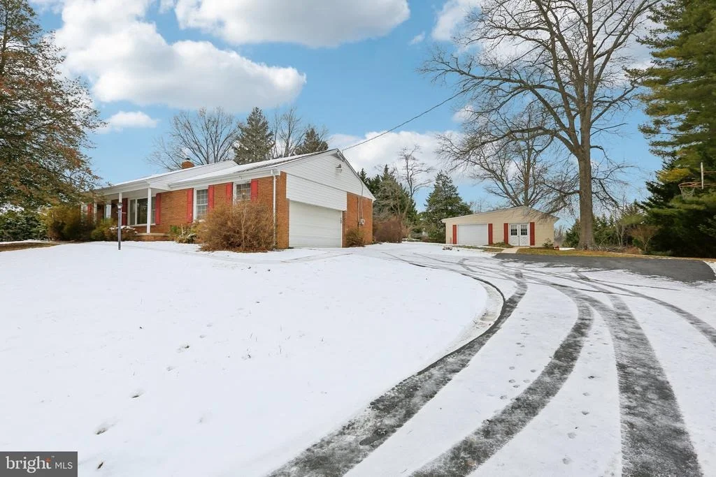 Photo of 24140 DOREEN DRIVE