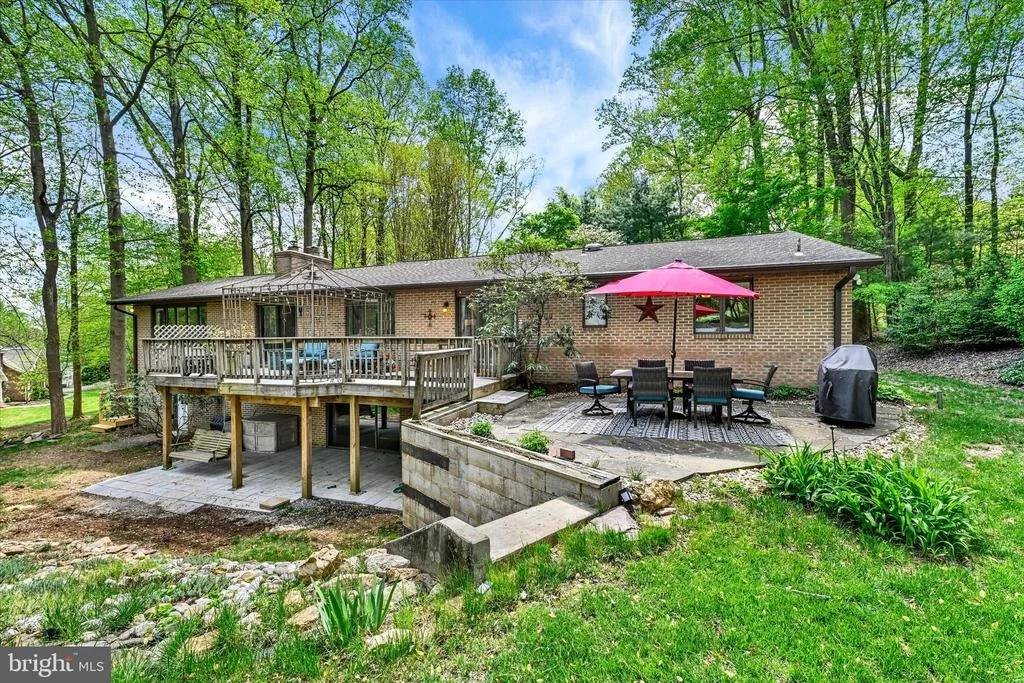 Photo of 6 DREW COURT