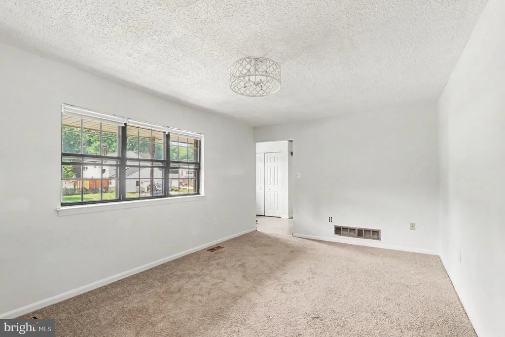 Photo of 737 FOX CHASE CIRCLE