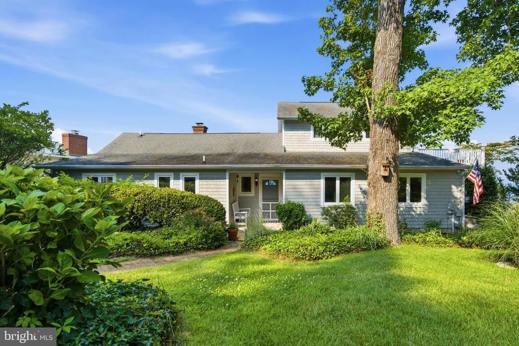 Photo of 5424 BEACH DRIVE