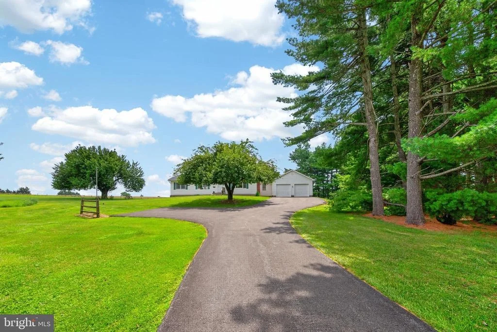 Photo of 13835 HOWARD ROAD
