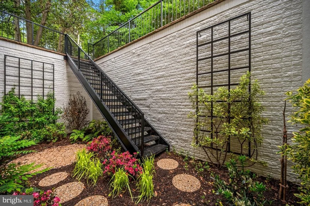 Photo of 3031 N STUART STREET