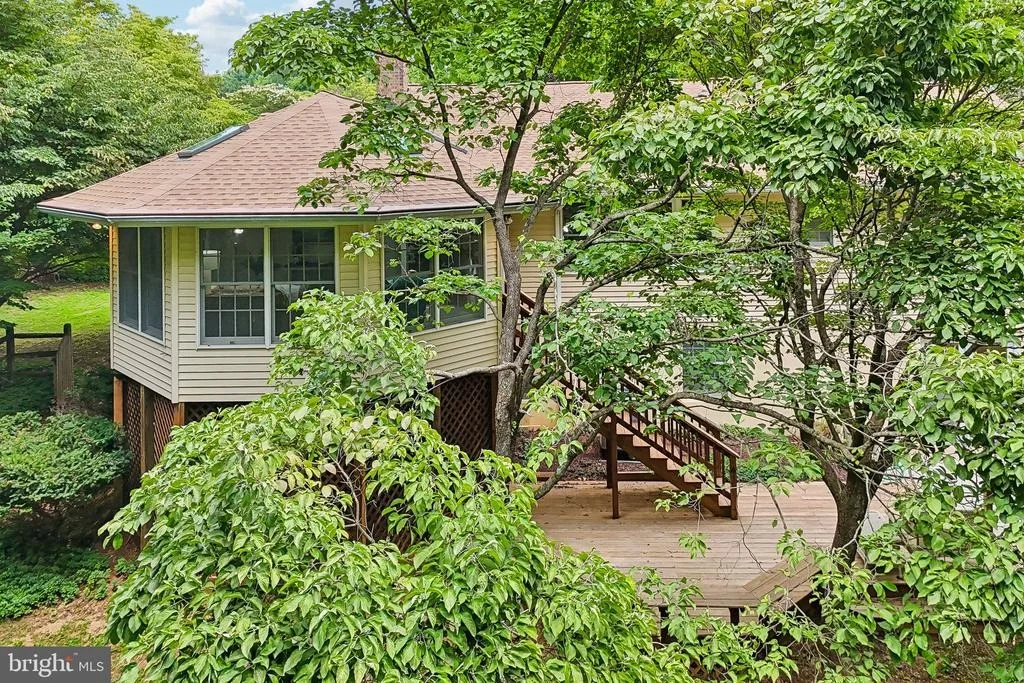 Photo of 24833 SHOWBARN CIRCLE