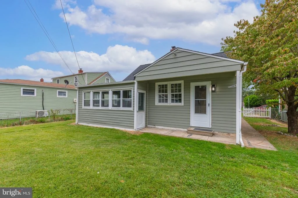 Photo of 8202 LONGPOINT ROAD