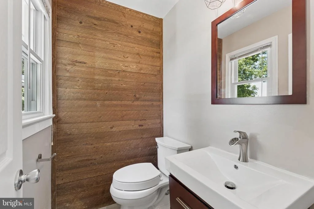 Photo of 8816 SAUNDERS LANE