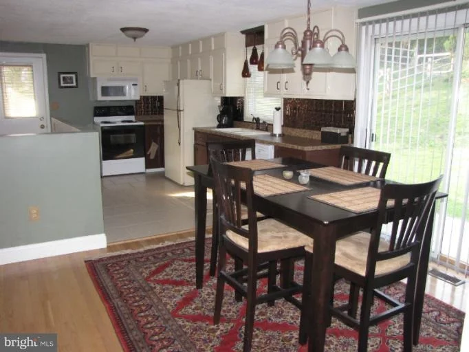 Photo of 27 E STREET E