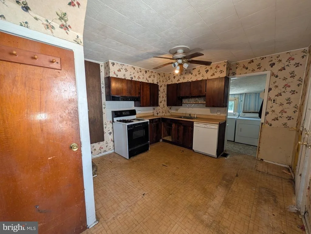 Photo of 6090 FALLS ROAD