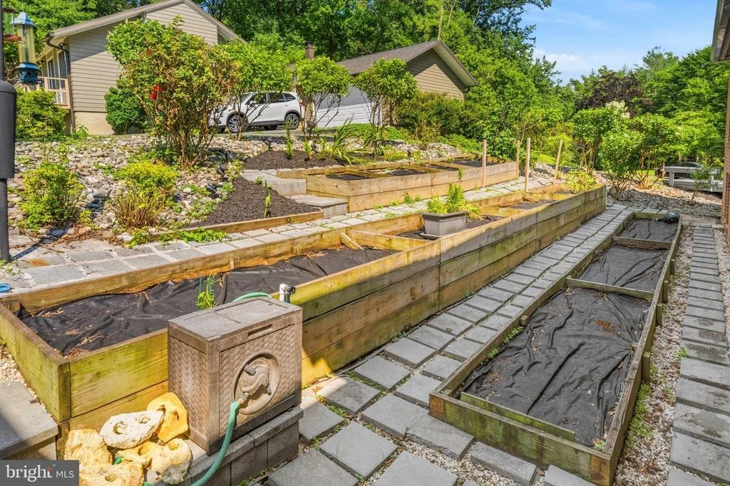 Photo of 9416 HOLBROOK LANE