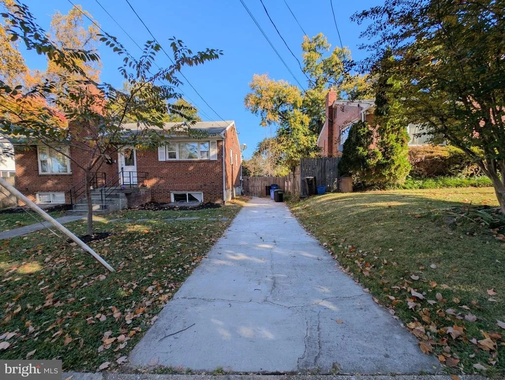 Photo of 3821 GREENLY STREET