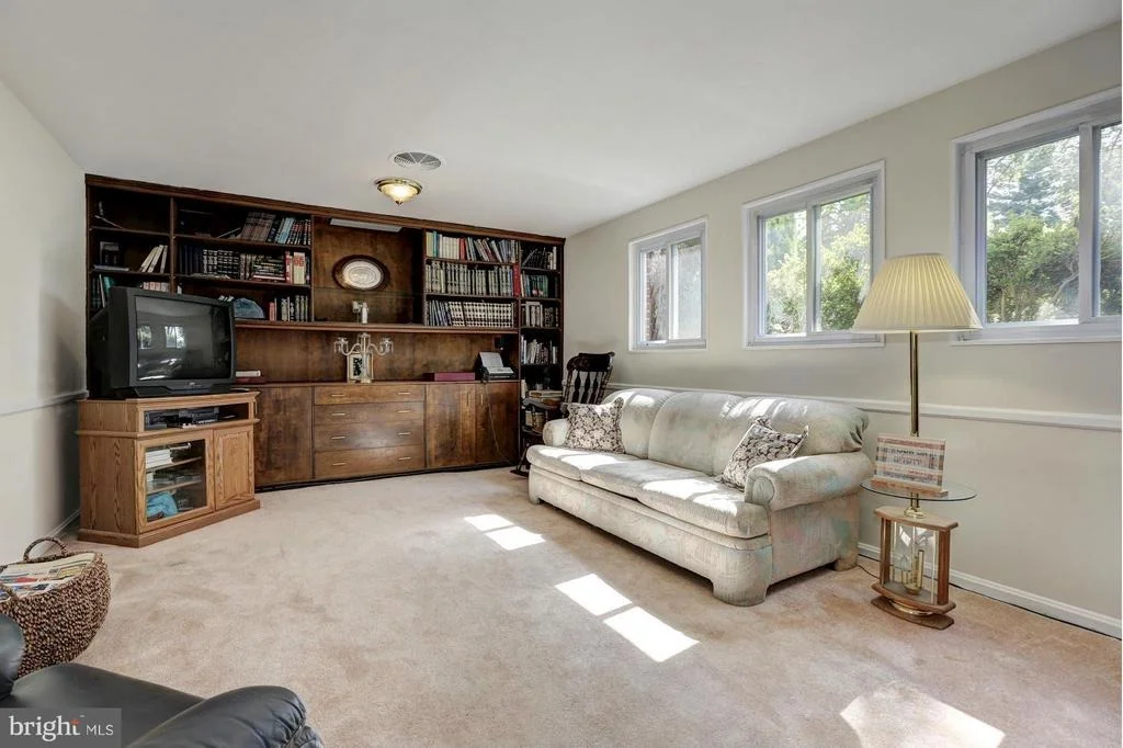 Photo of 302 BURNT MILLS AVENUE