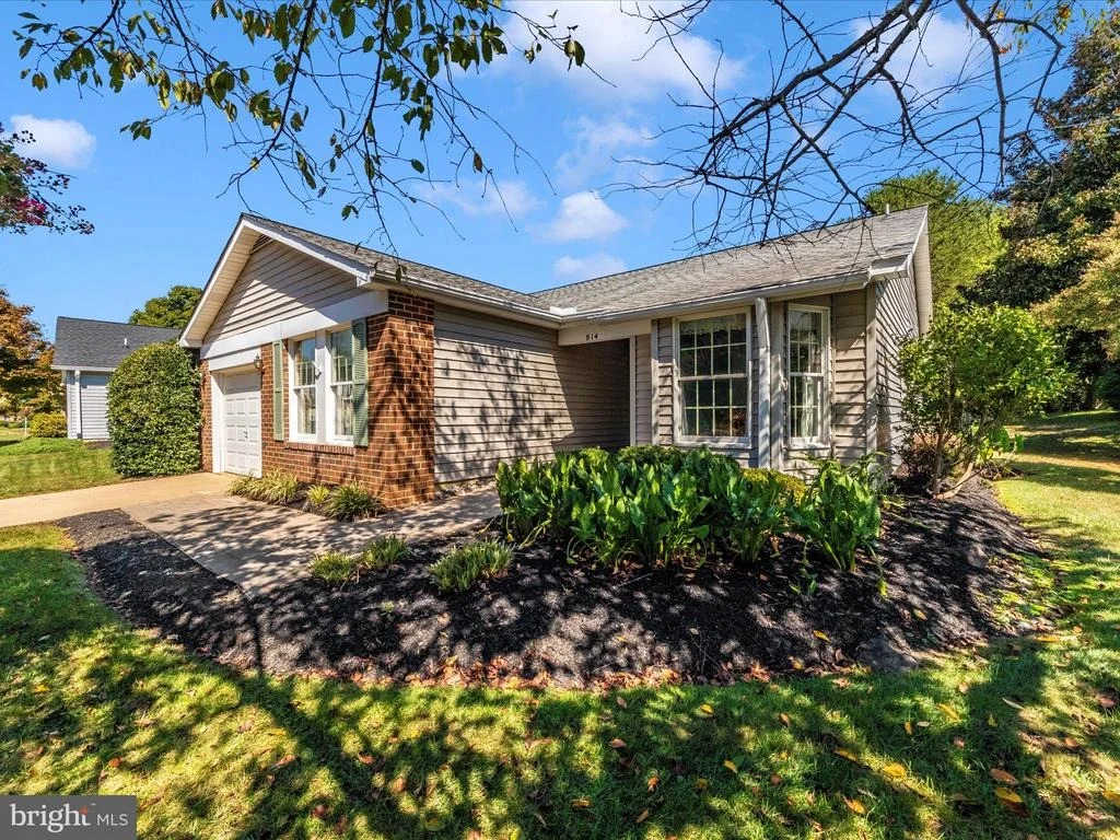 Photo of 814 COXSWAIN WAY