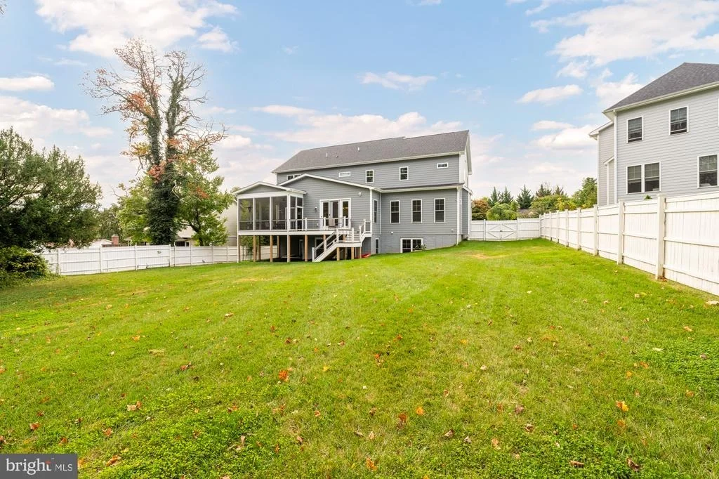 Photo of 10602 OAK PLACE