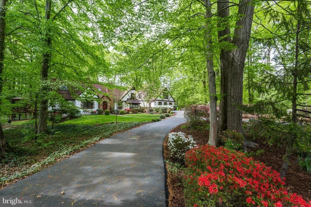 Photo of 6580 BRADDOCK ROAD