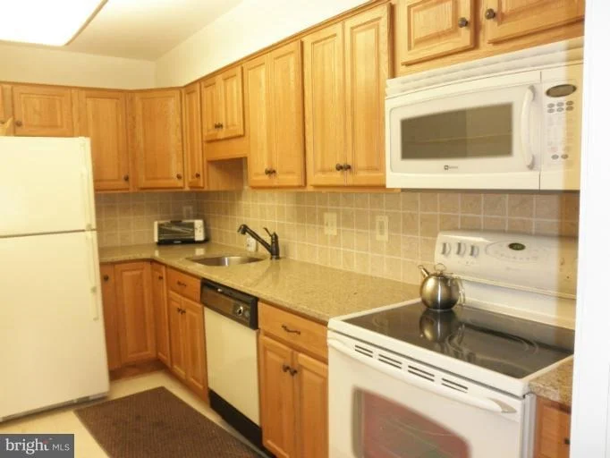 Photo of Unit 3502 at 15115 INTERLACHEN DRIVE