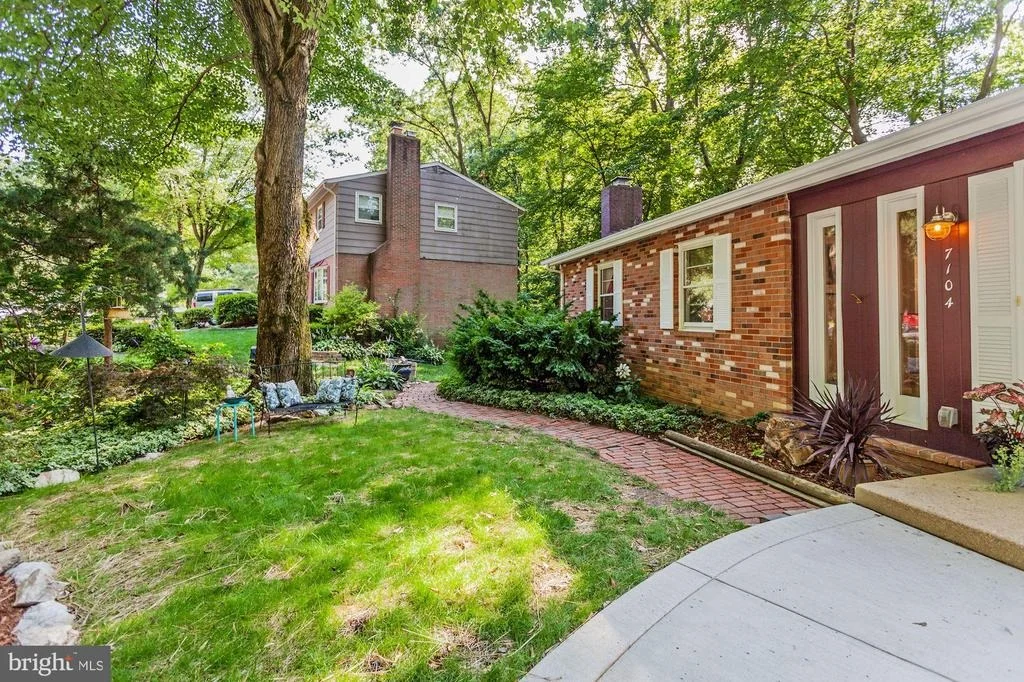 Photo of 7104 HADLOW COURT