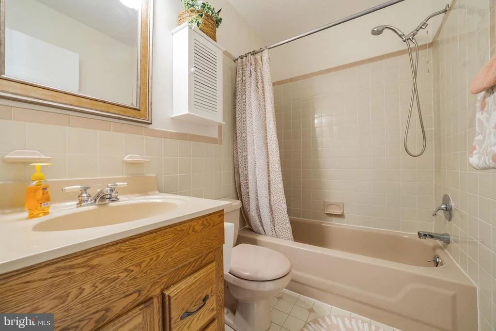 Photo of 8917 ROUNDLEAF WAY
