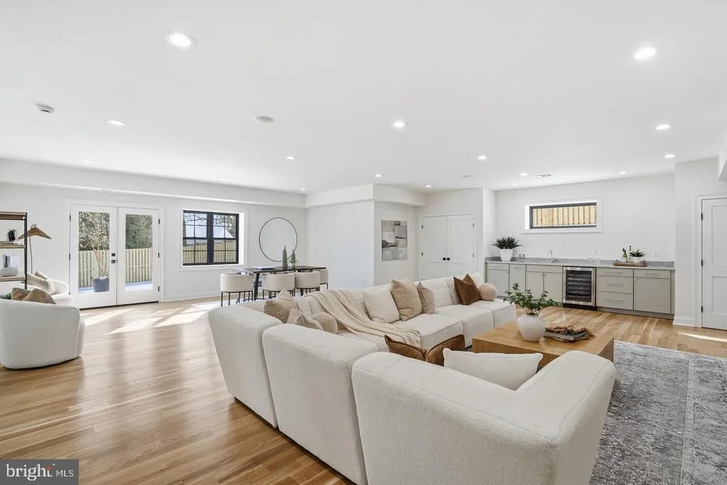 Photo of 6512 WILLIAMSBURG BOULEVARD