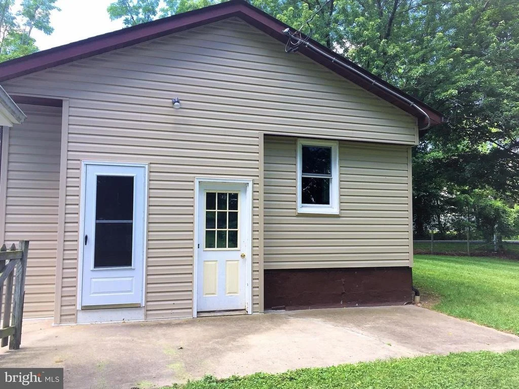Photo of 1675 SHOOKSTOWN ROAD