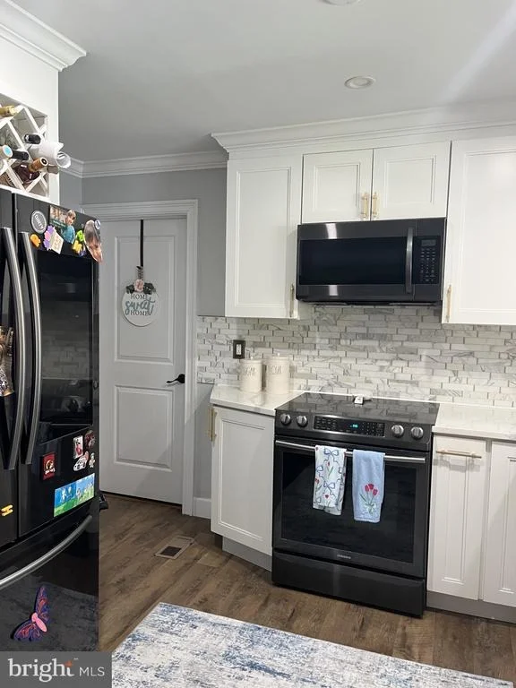 Photo of 2 LEE COURT