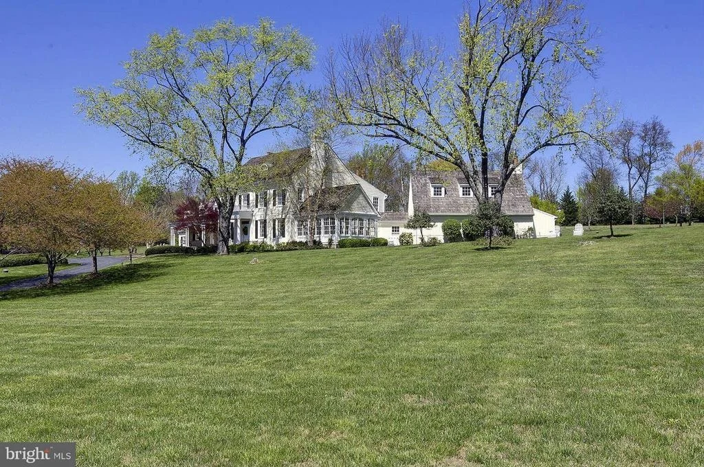 Photo of 330 SPRINGBROOK DRIVE
