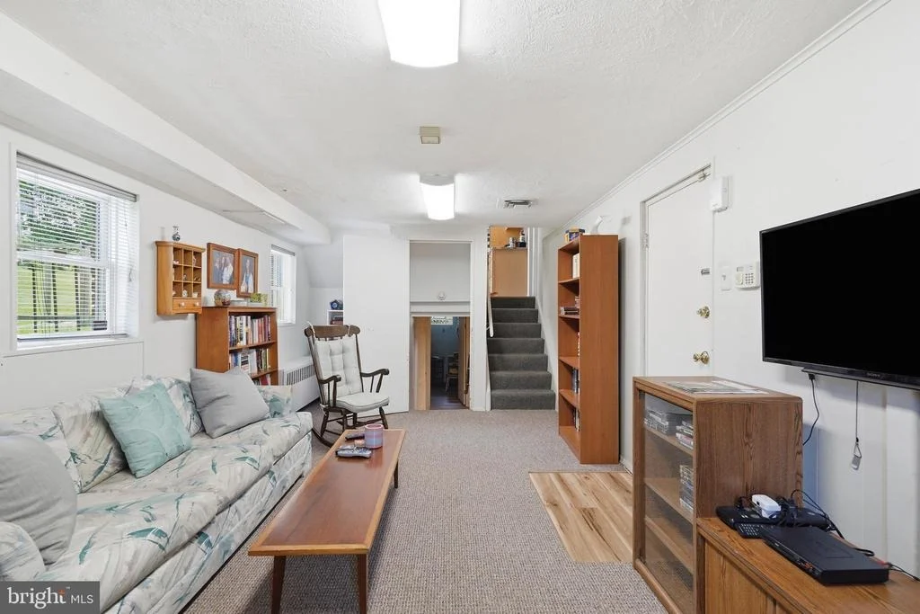 Photo of 2303 FARRINGDON ROAD