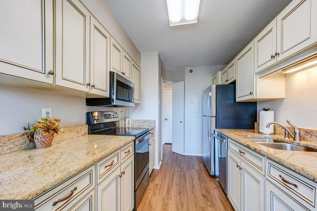 Photo of Unit 41021 at 15100 INTERLACHEN DRIVE
