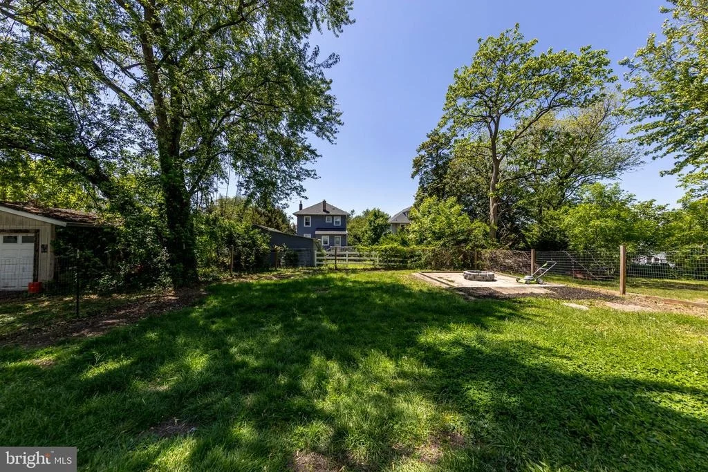 Photo of 1820 ARBUTUS AVENUE