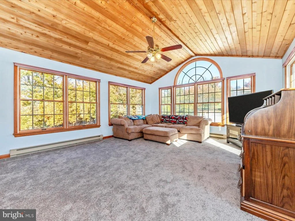 Photo of 9242 OAK TREE CIRCLE