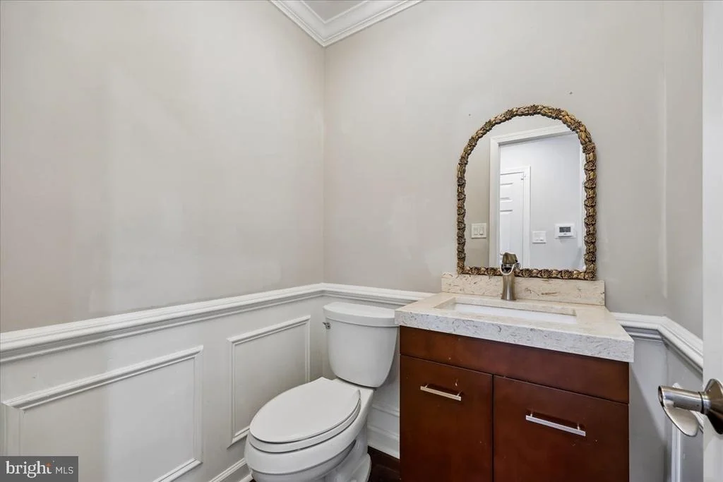Photo of 6 CRESTVIEW COURT