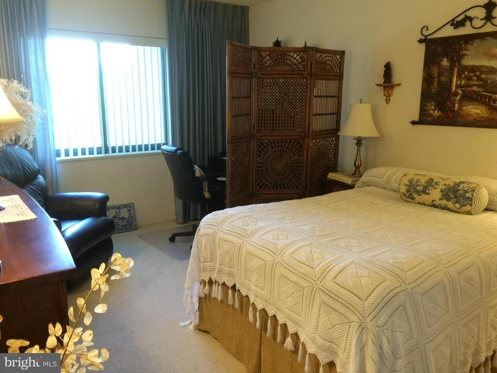 Photo of Unit 2802 at 15107 INTERLACHEN DRIVE