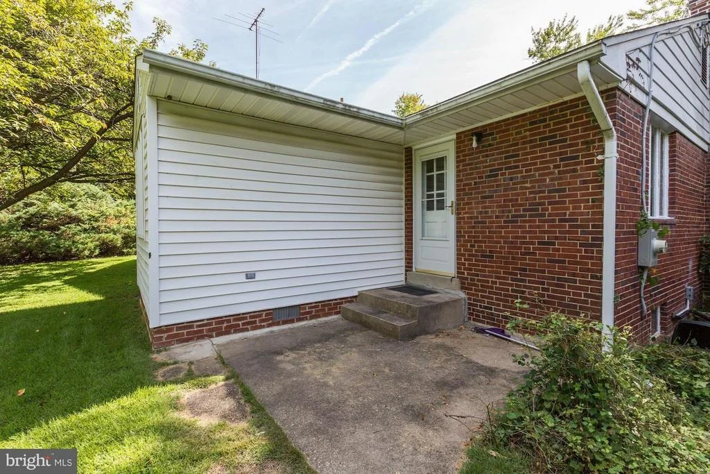 Photo of 302 BURNT MILLS AVENUE