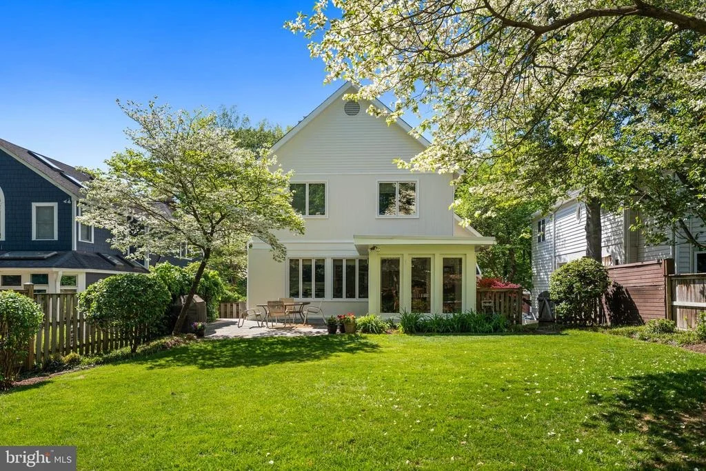 Photo of 7301 SUMMIT AVENUE