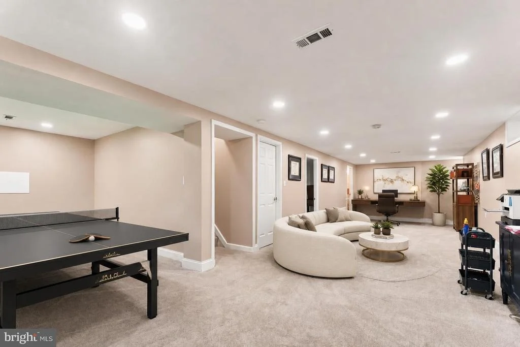 Photo of 6921 UNIVERSITY DRIVE