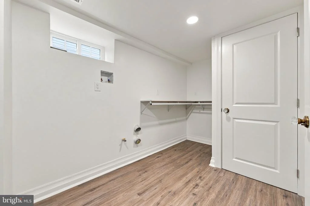 Photo of 230 E SUMMIT AVENUE