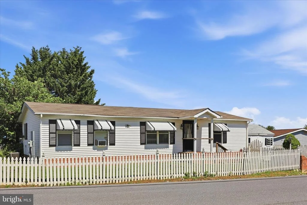 Photo of 16256 MCGREGOR DRIVE