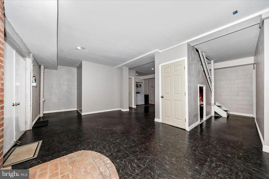 Photo of 6641 JEFFERSON BLVD