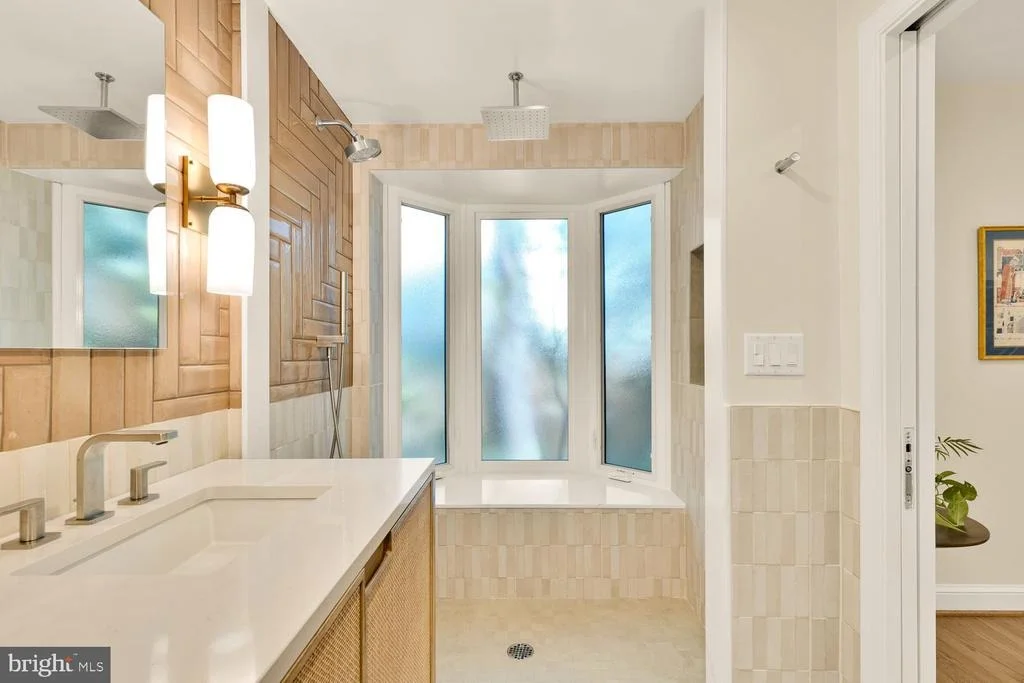 Photo of 5810 OVERLEA ROAD