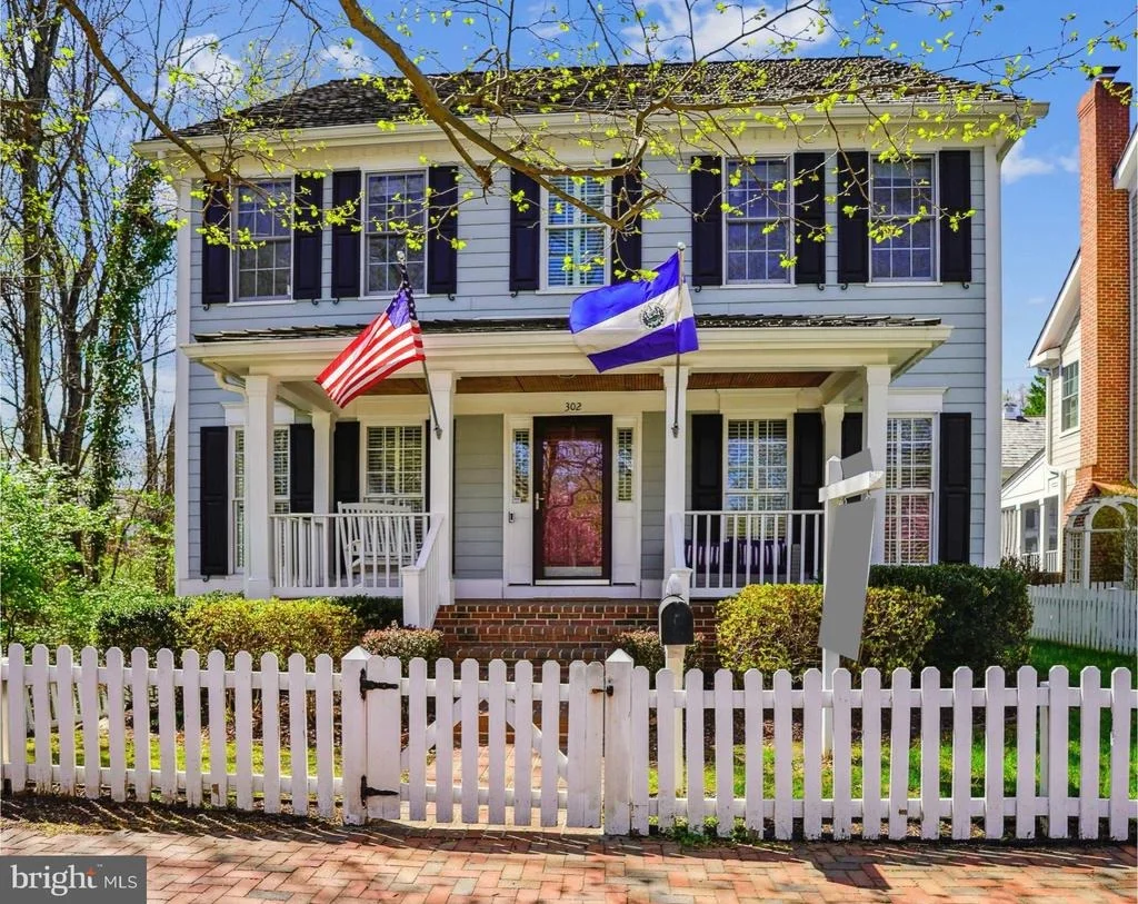 Photo of 302 TSCHIFFELY SQUARE ROAD