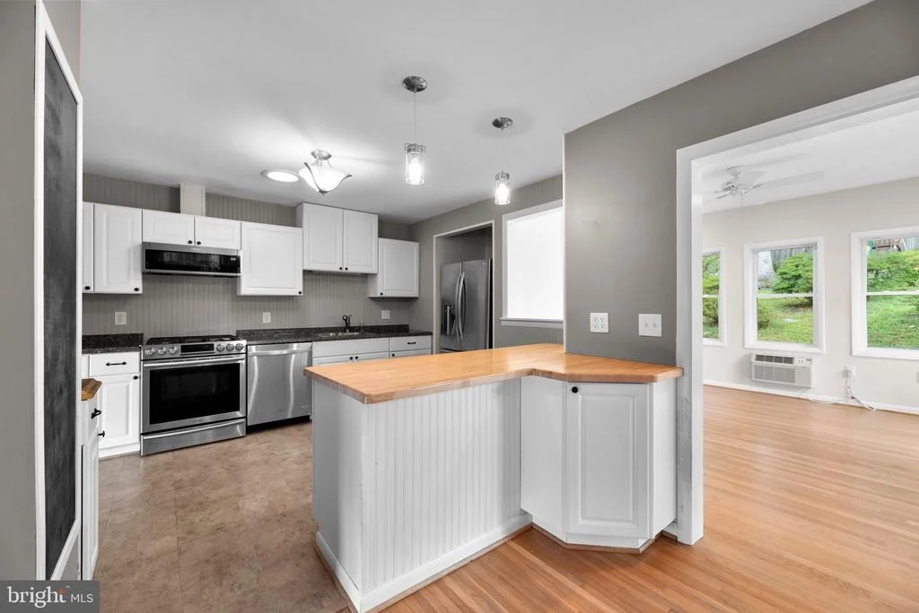 Photo of 7002 FITZPATRICK DRIVE