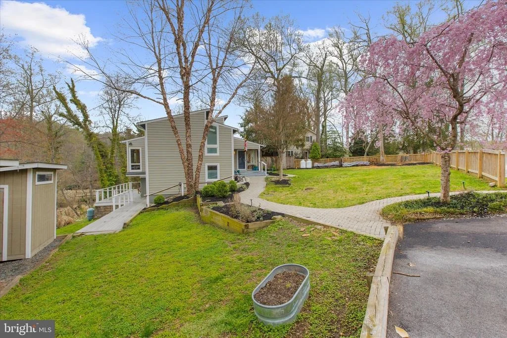 Photo of 2642 QUEEN ANNE CIRCLE