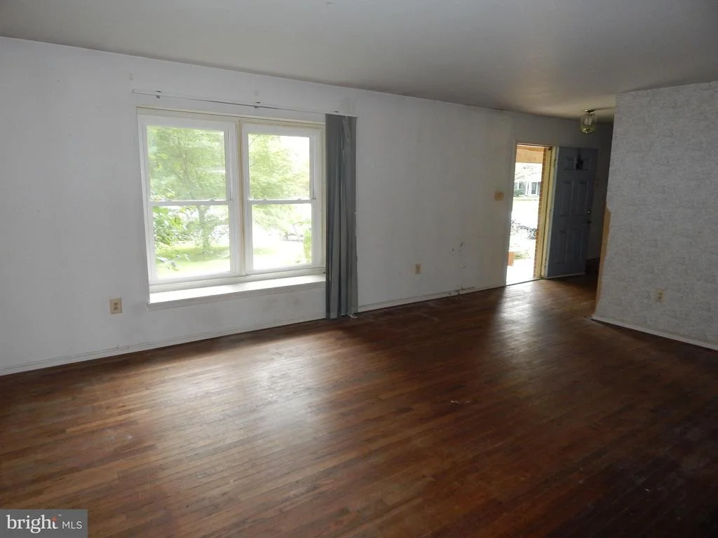 Photo of 512 ELLSWORTH DRIVE